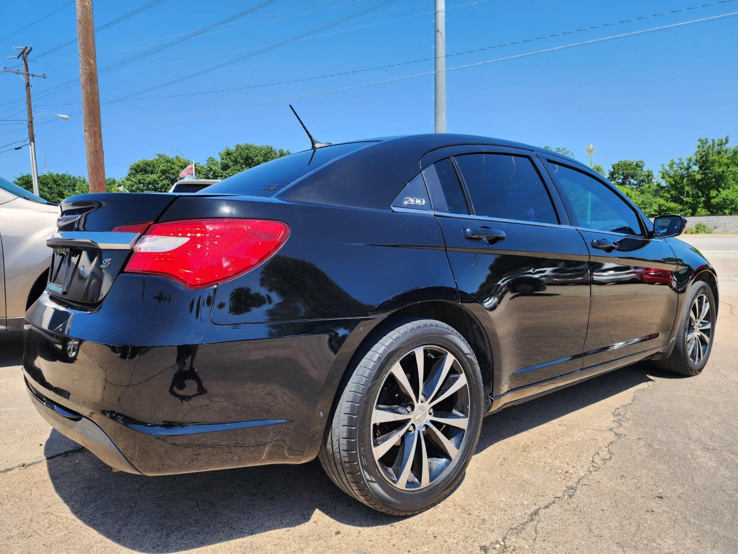 2014 /BLACK Chrysler 200 Touring (1C3CCBBG9EN) with an 3.6L V6 DOHC 24V FFV engine, 6-Speed Automatic transmission, located at 2660 S.Garland Avenue, Garland, TX, 75041, (469) 298-3118, 32.885551, -96.655602 - CASH$$$$$$$ 200 TOURING!! This is a very well cared for 2014 CHRYSLER 200 TOURING! SUPER CLEAN! Come in for a test drive today. We are open from 10am-7pm Monday-Saturday. Call us with any questions at 469.202.7468, or email us at DallasAutos4Less@gmail.com. - Photo#3